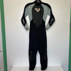 Roxy size 6 Full Body Wetsuit 3/2mm Back zip